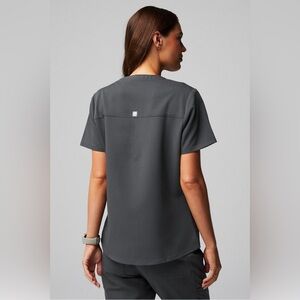 Fabletics Charcoal Gray 2-pocket Scrub Top, Short Sleeve V-Neck women’s Size 1X